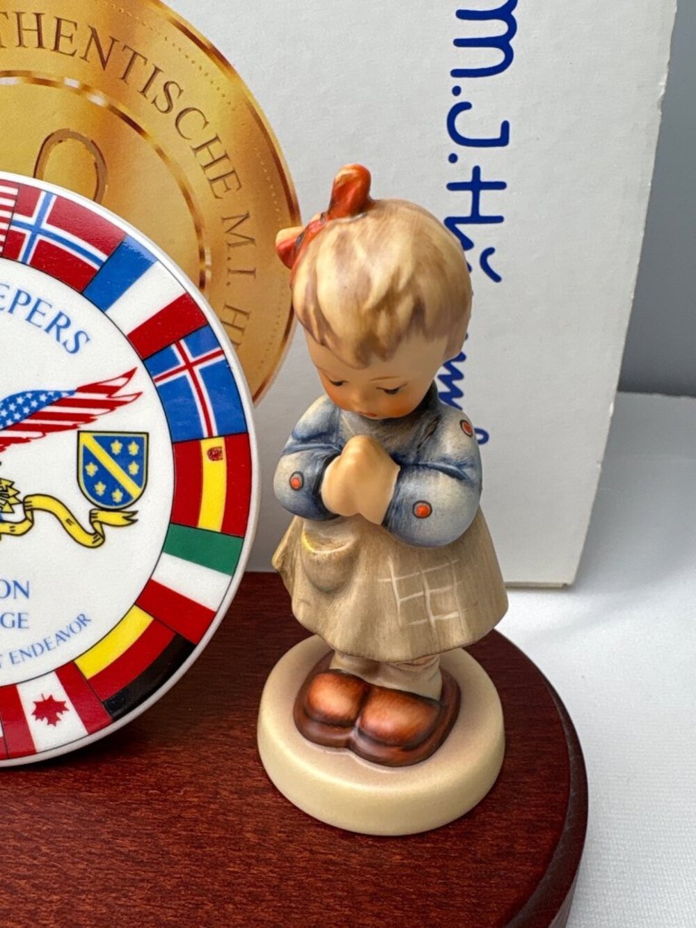 Hummel Peacekeepers Figures 495 Joint Endeavor Plaque Box & Paperwork Display - Picture 5 of 16